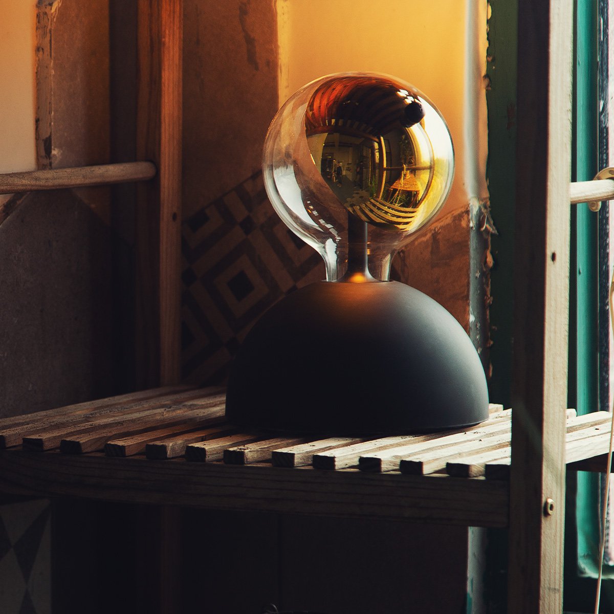 Home Sweet Home dimbare LED lamp Sphere goud G120 E27 5W 400Lm