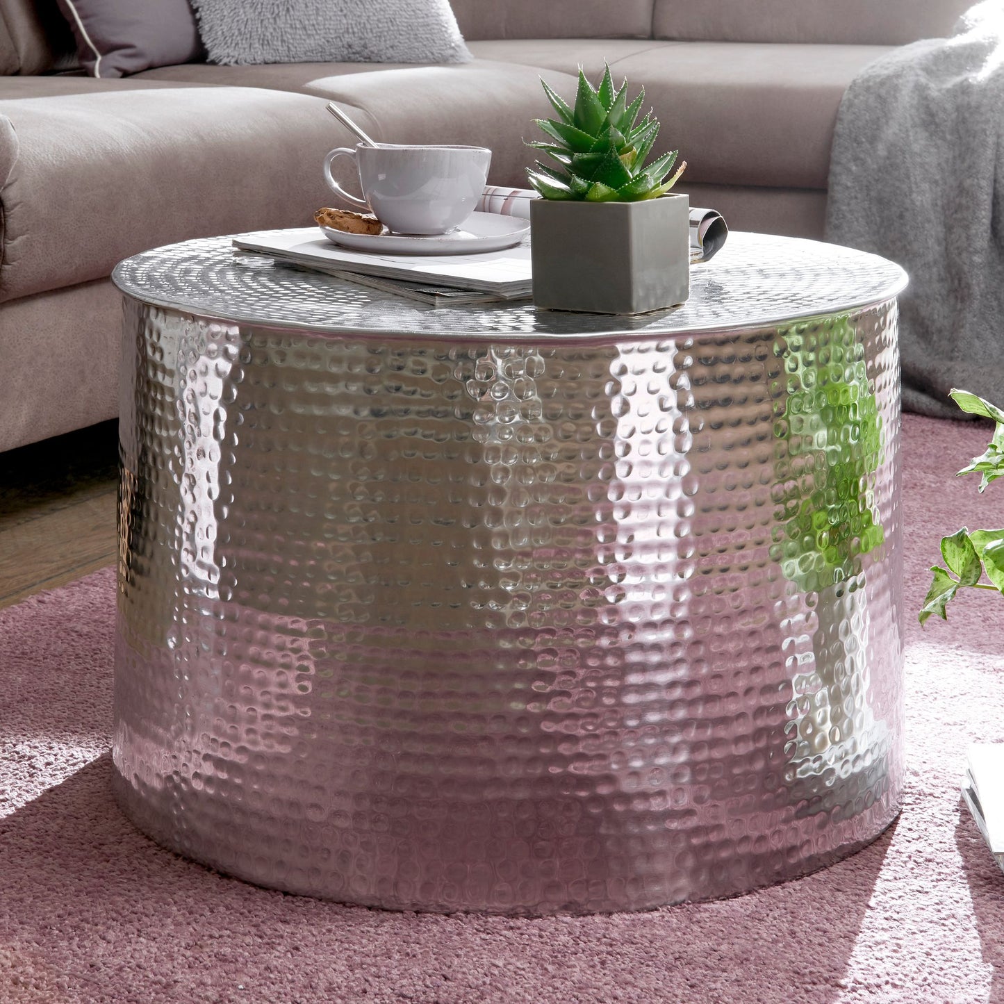RAHI 61 x 40,5 x 61 cm Aluminium zilveren bijzettafel oosterse rond | Plat gehamerd koffietafeltje metaal Design Salontafel Modern | Salontafel Indian Stubentisch Klein