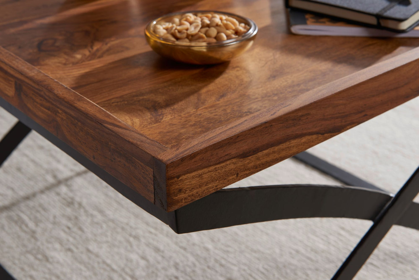 Salontafel/ woonkamertafel Divani massief hout