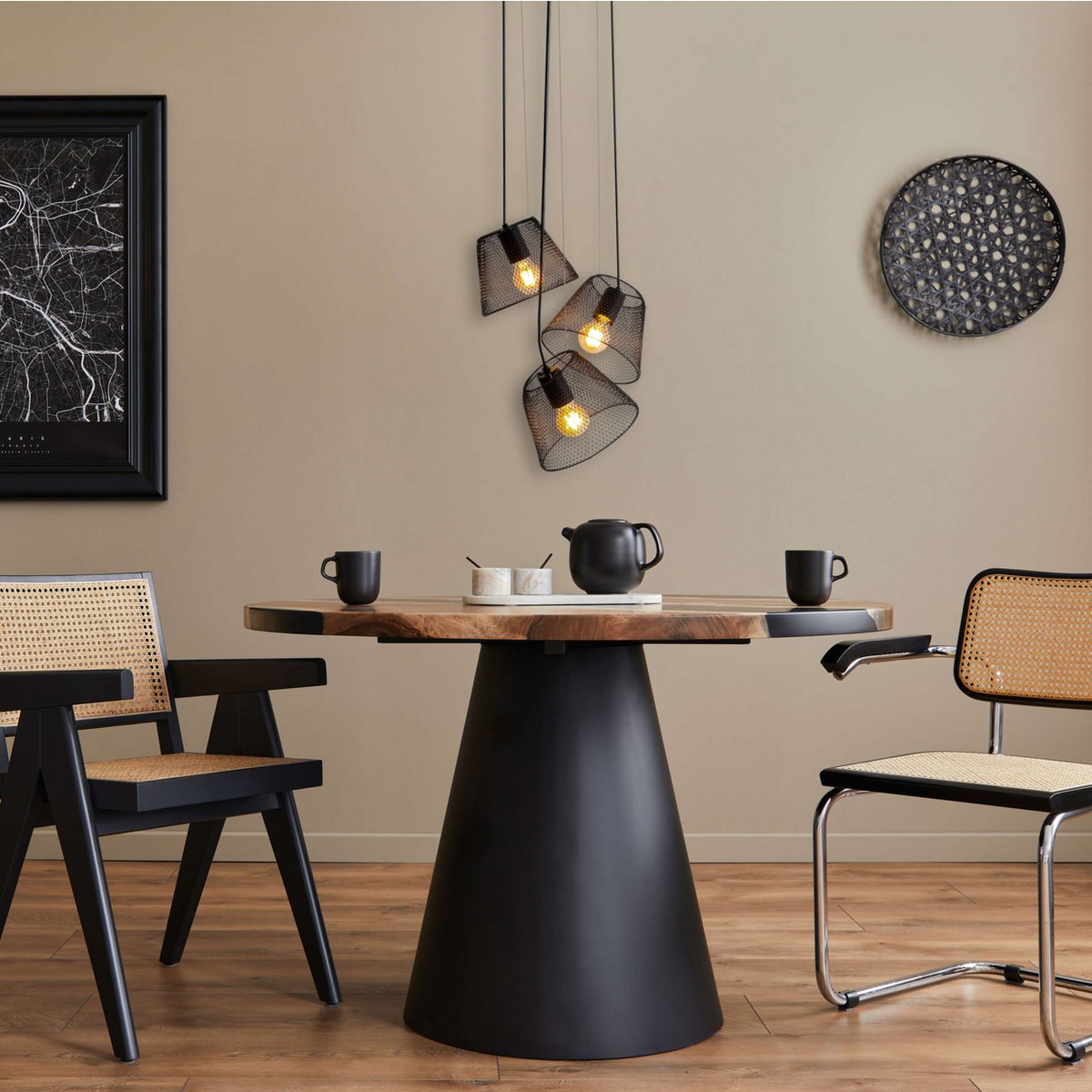 3-zits hanglamp "Korie" hanglamp gemaakt van metaal in zwart, met E27-versies, Ø30cm, voor woonkamer en kantoor.