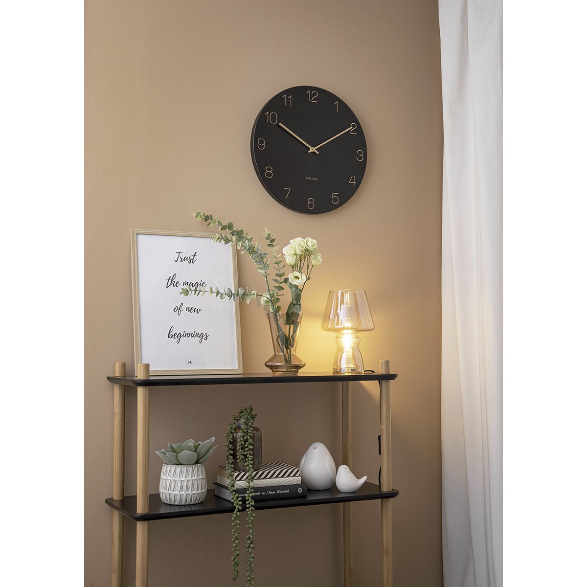 Wandklok charme gegraveerde cijfers