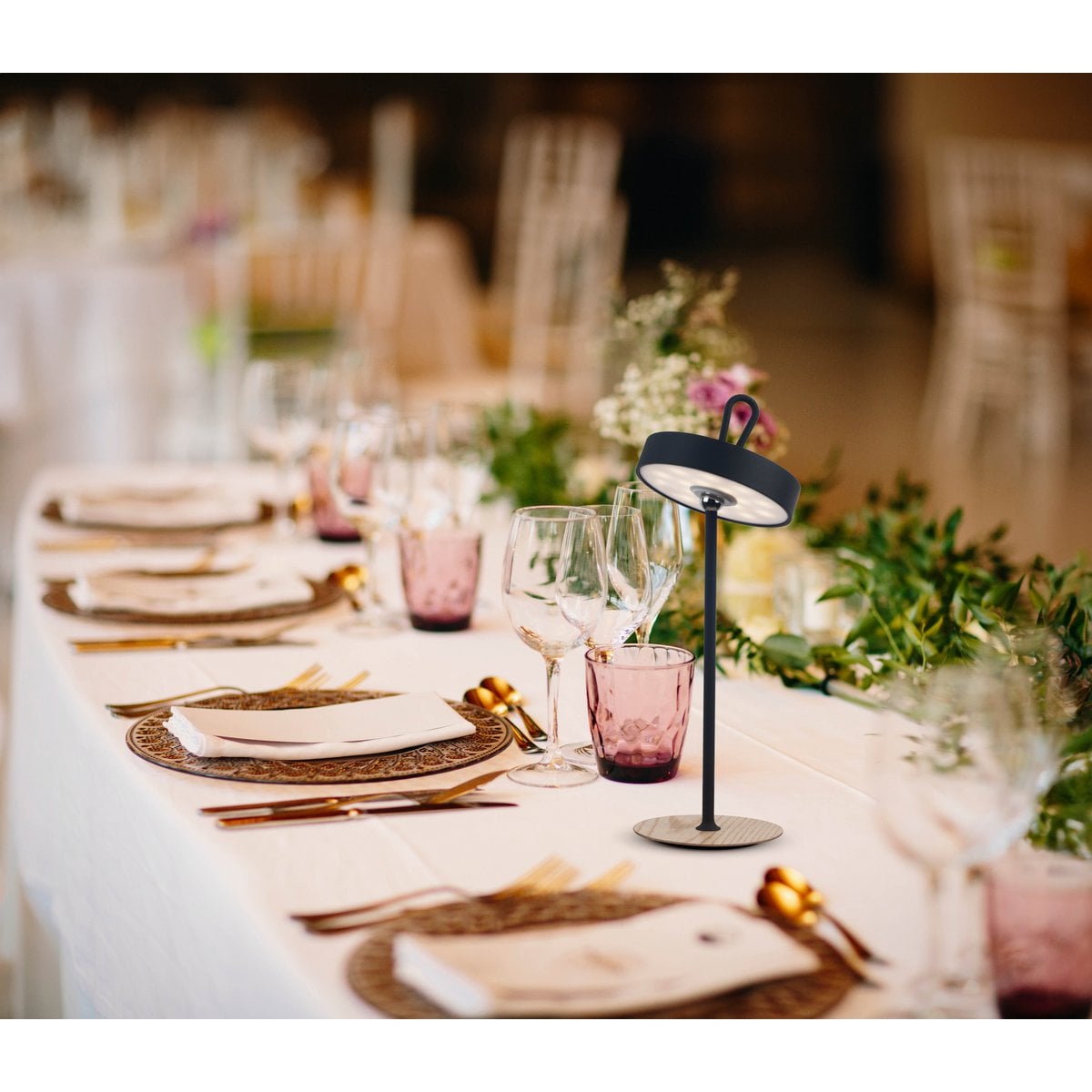 LED -batterijtafellamp magnetisch voor buiten en binnen, gemaakt van metaal en plastic in zwart, 36 cm hoog