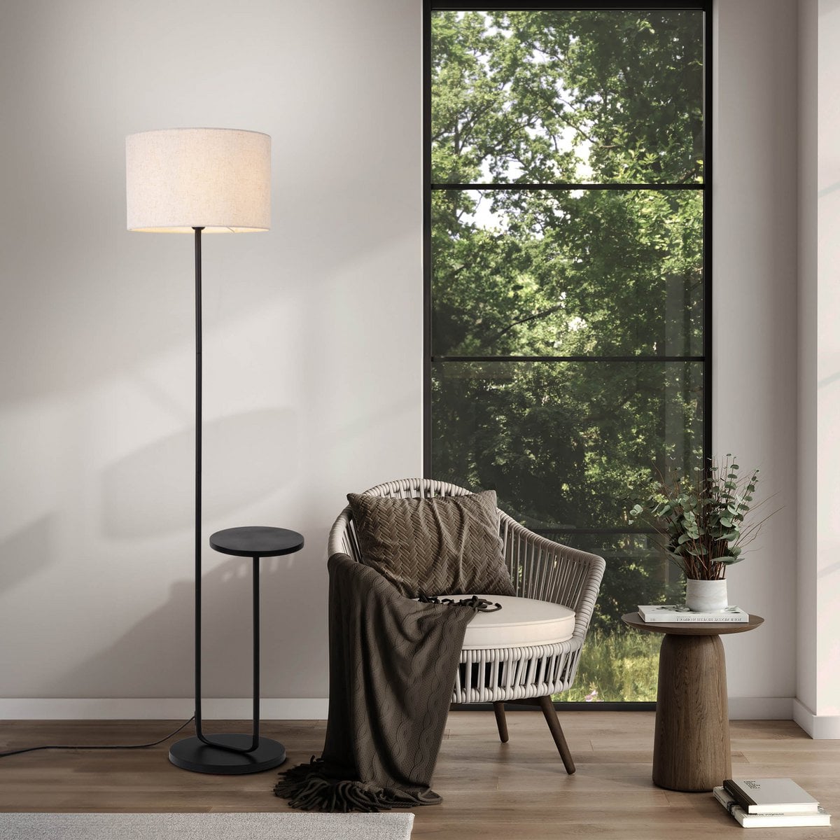 Staande lamp met geïntegreerde "tordis" -tafel gemaakt van zwart metaal en natuurlijk wit textielmateriaal, 157 cm hoog, E27