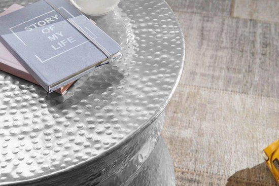 salontafel KARAM 62x41x62cm aluminium zilveren bijzettafel oosterse rond | Plat gehamerd koffietafeltje metaal Design salontafel modern | Tafel klein Indiaas stub tafel klein