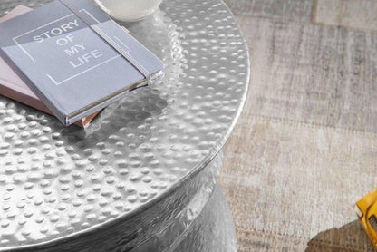 salontafel KARAM 62x41x62cm aluminium zilveren bijzettafel oosterse rond | Plat gehamerd koffietafeltje metaal Design salontafel modern | Tafel klein Indiaas stub tafel klein