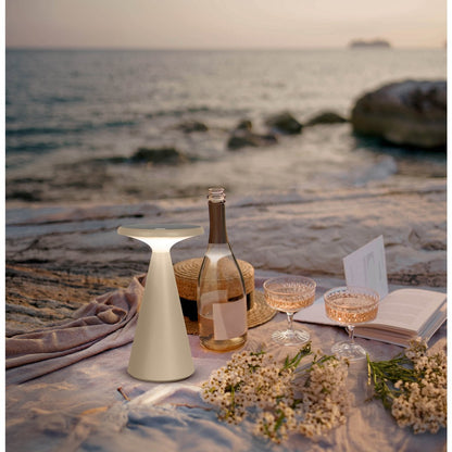 Zonne -batterijtafellamp "Palu" voor buiten en binnen, gemaakt van plastic in beige, 20 cm hoog