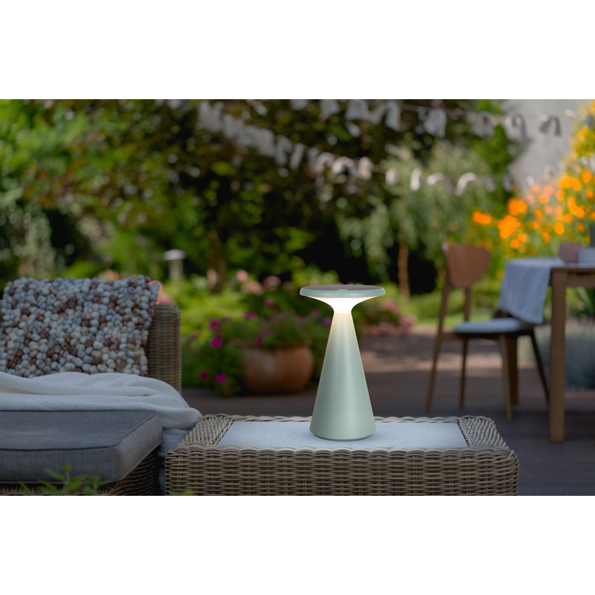 Zonne -batterijtafellamp "Palu" voor buiten en binnen, gemaakt van plastic in groen, 20 cm hoog