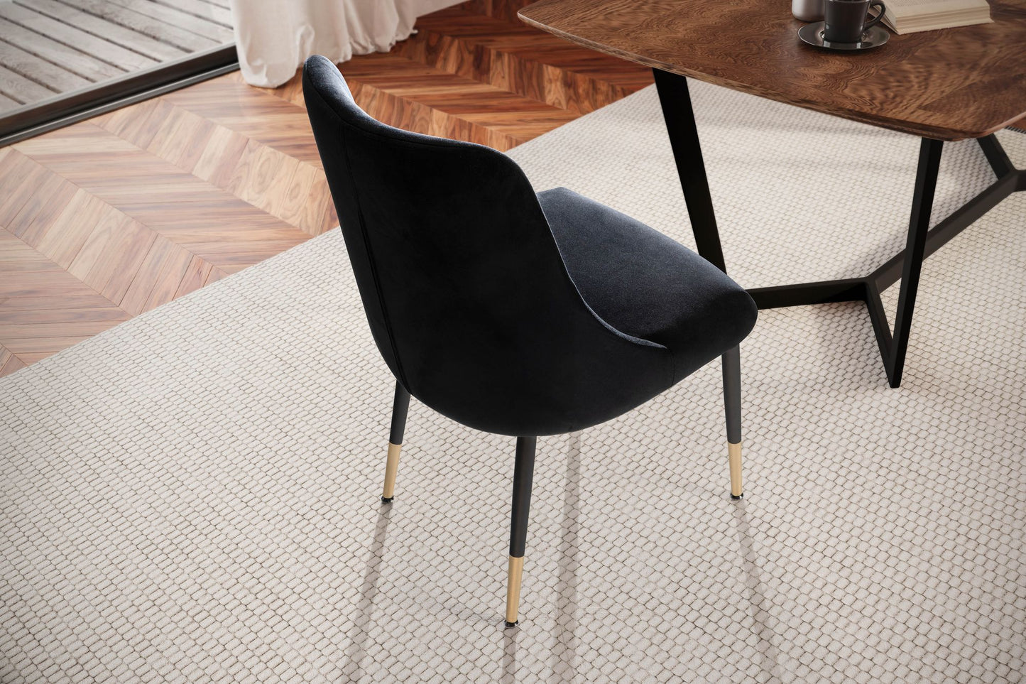 Eetkamerstoel Fluweelzwarte keukenstoel met metalen poten, schelpstoel Modern, gestoffeerde stoel met stoffen bekleding, stoel bekleed met geïntegreerd rugkussen