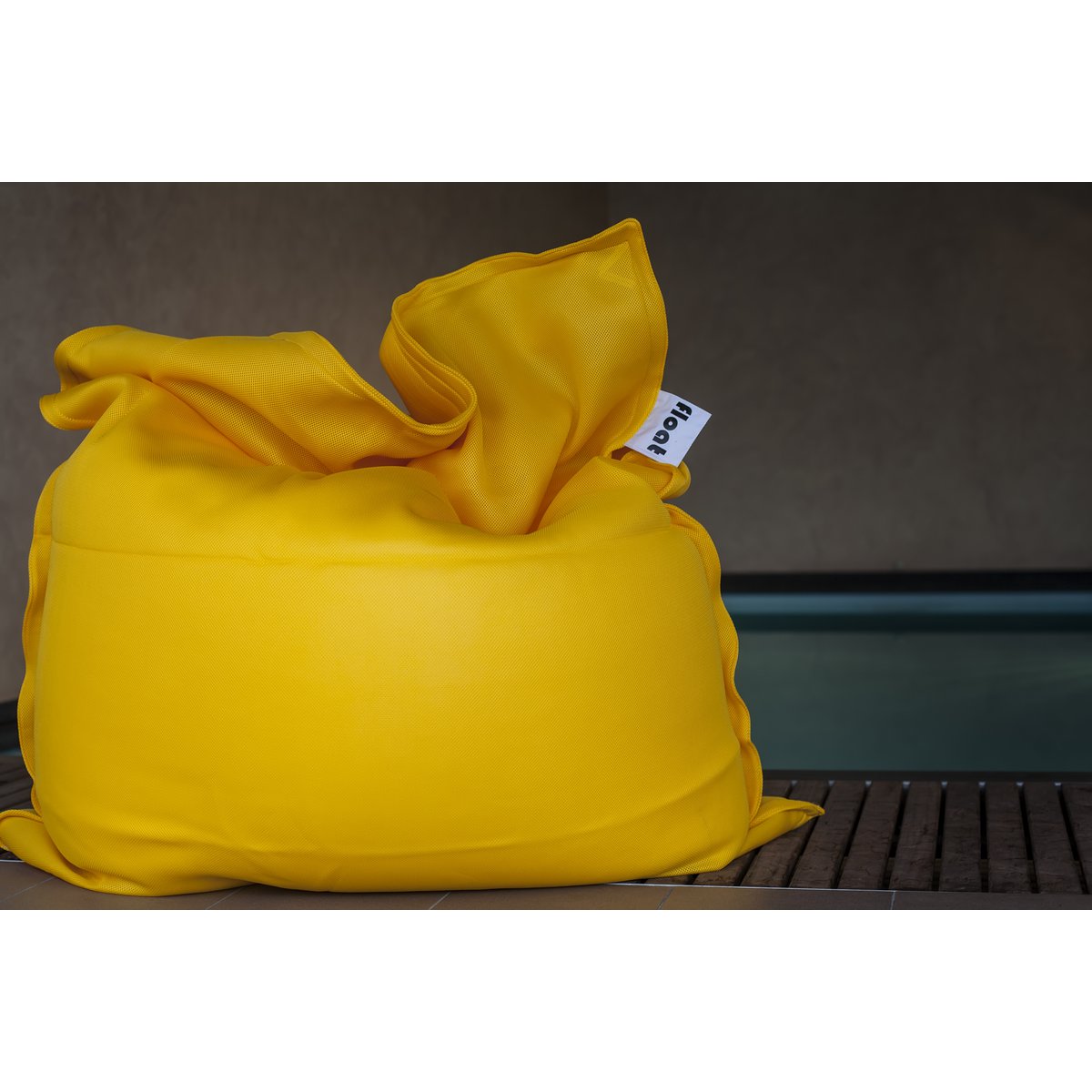 FLOAT BEAN BAG ZWEMBAD - geel