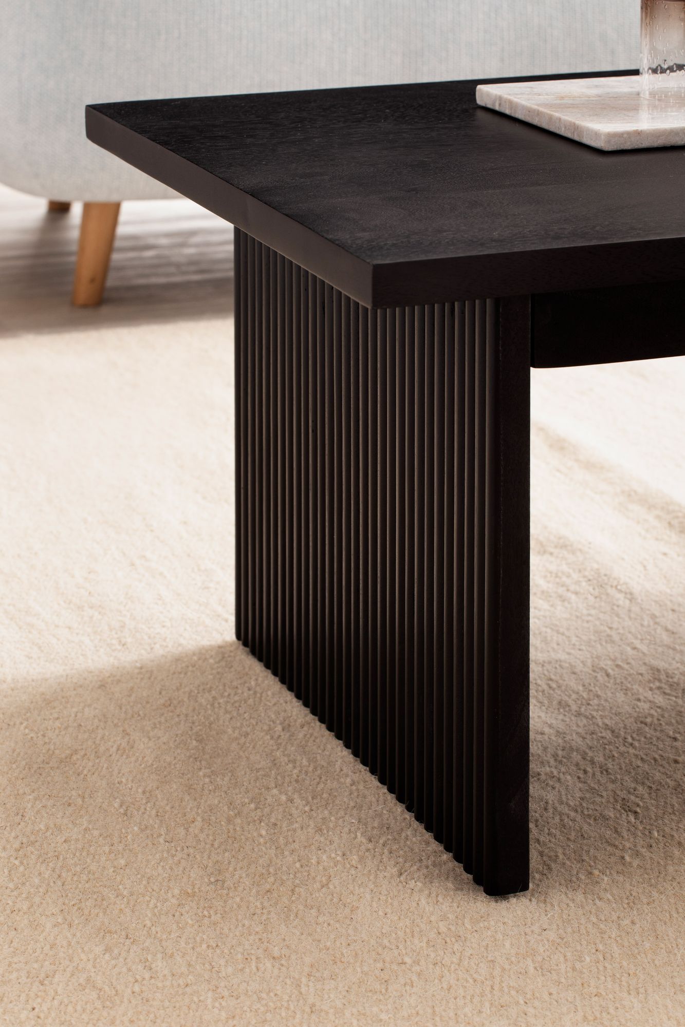 Salontafel 110x55x40 cm mango massief hout zwarte salontafel rechthoekig | Design woonkamertafel modern massief | Woonkamersalontafel met poten in lattenlook