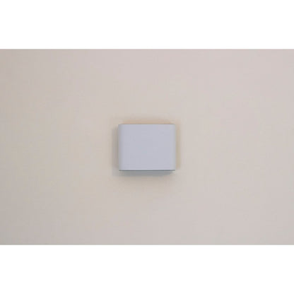 Noteloze wandlicht "kubus" magnetisch, ca. 10 x 10 cm, gemaakt van wit metaal, met bewegingssensor