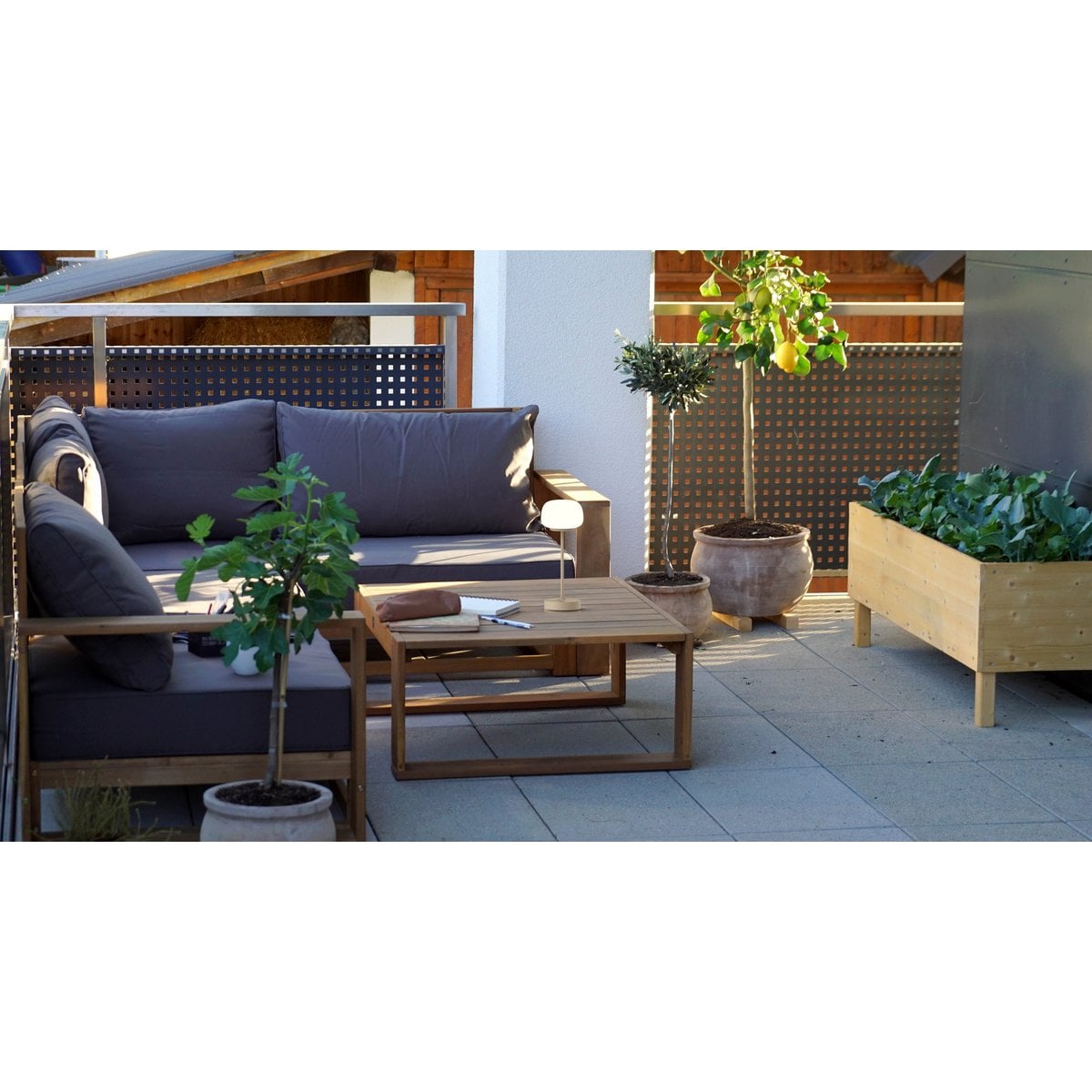 LED -batterij/ tafellamp "Pina" 30 cm hoog, gemaakt van metaal (beige) en glas (wit), geïntegreerde LED's, warm wit