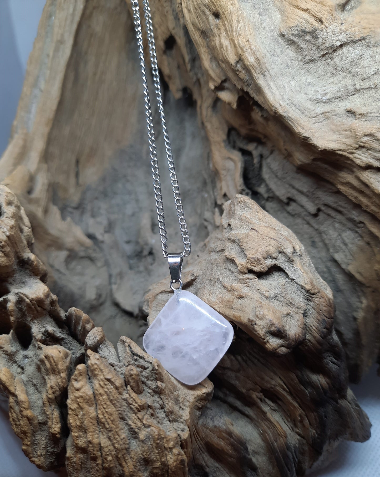 Silver-colored necklace with rose quartz pendant