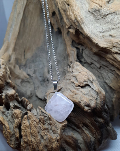 Silver-colored necklace with rose quartz pendant