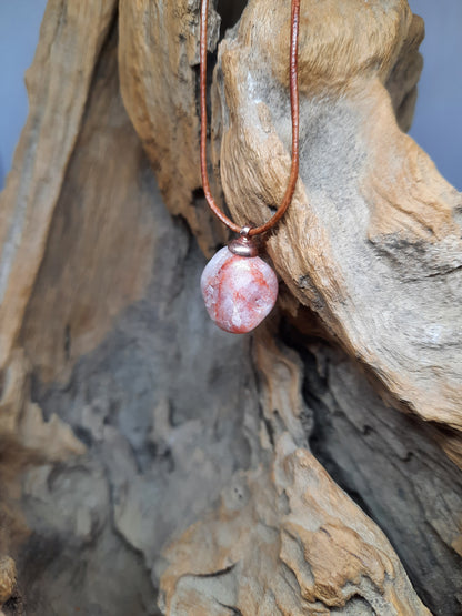 Bruine leren ketting met natuurstenen hanger